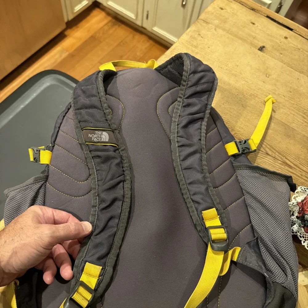 Vintage THE NORTH FACE Wasatch Backpack Gray Yellow
